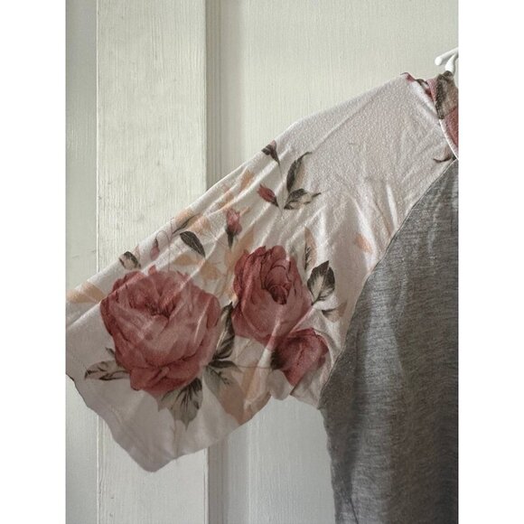 Sweet Claire women’s size medium floral top - Picture 5 of 9